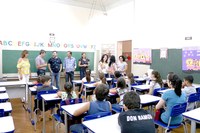 Vereadores visitam escolas no primeiro dia de aula, em Ariranha